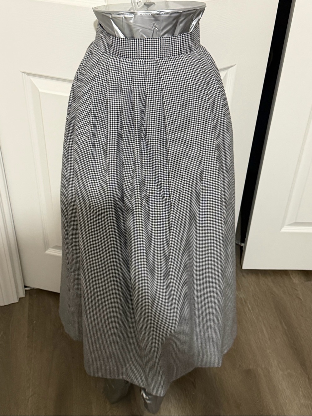 Nwt vintage Classic Black & White Houndstooth Midi Skirt 18